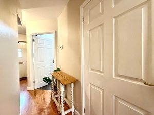 Entrance Hallway- click for photo gallery